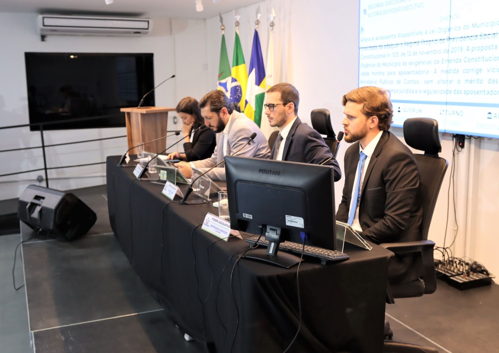 Vereadores aprovam 12 projetos durante a sessão desta segunda-feira (23)