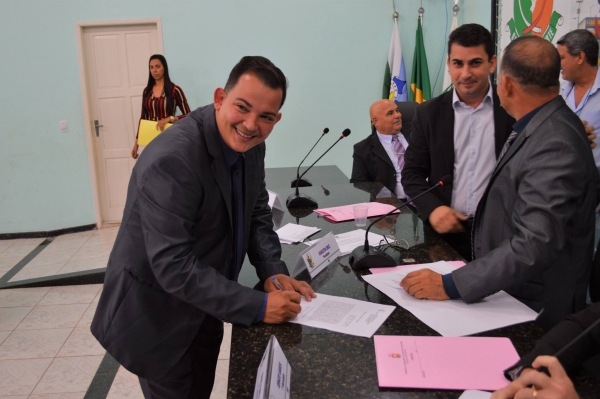 Suplente de Vereador Zul Pinheiro toma posse